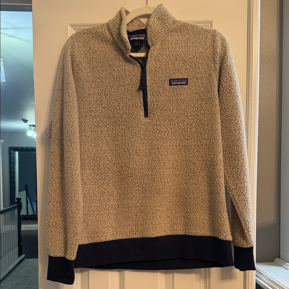 Patagonia Men’s Zip-Neck Fleece Sweater in Beige with Black Trim